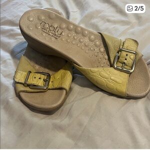 MALU SUPER COMFY LIGHT Yellow Women's Slide Sandals Size 7